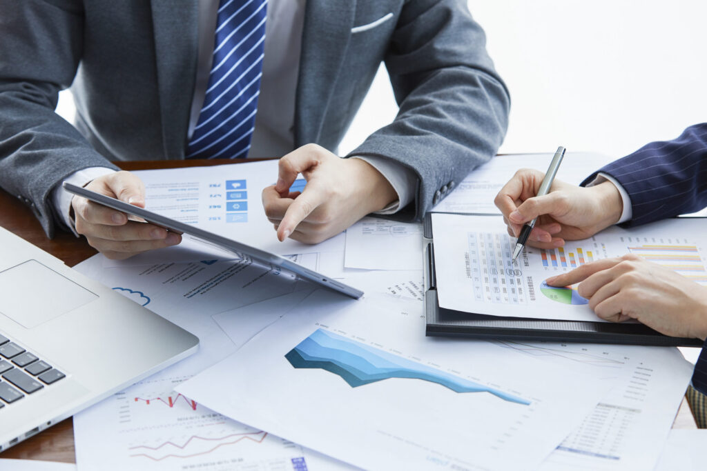 Two accountant are preparing balance sheet.